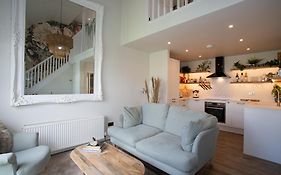 Cozy Wetherby Retreat